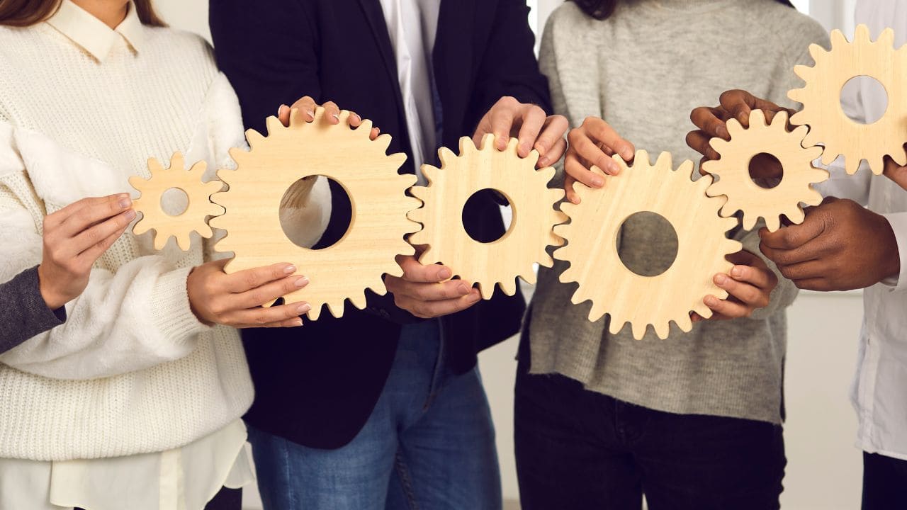 Consorzi stabili: ammissibile il cumulo alla rinfusa per servizi e forniture
